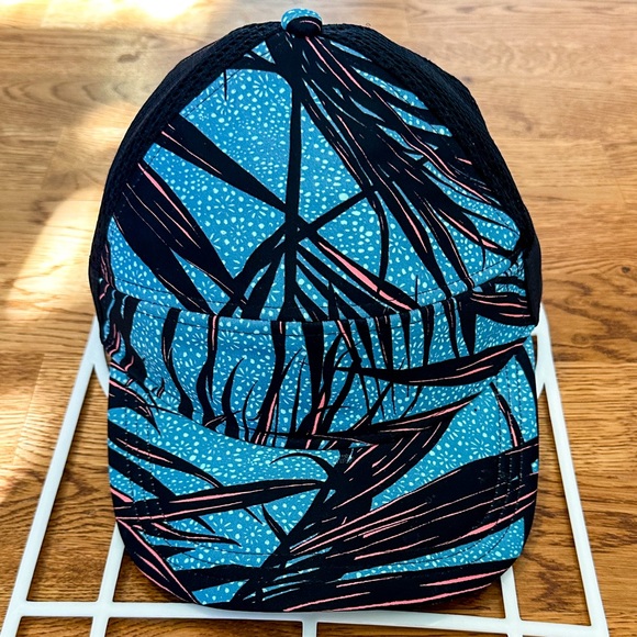 Lululemon🍋 Dash & Splash Swim Hat - Picture 2 of 8